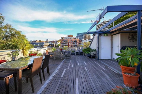 New York-Style Loft In Sydney CBD With City Views - Holiday Find 1