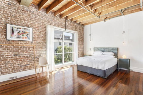 New York-Style Loft In Sydney CBD With City Views - Holiday Find 3