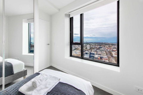 Newly Furnished Stylish 2BR Southbank Apartment - Holiday Find 3