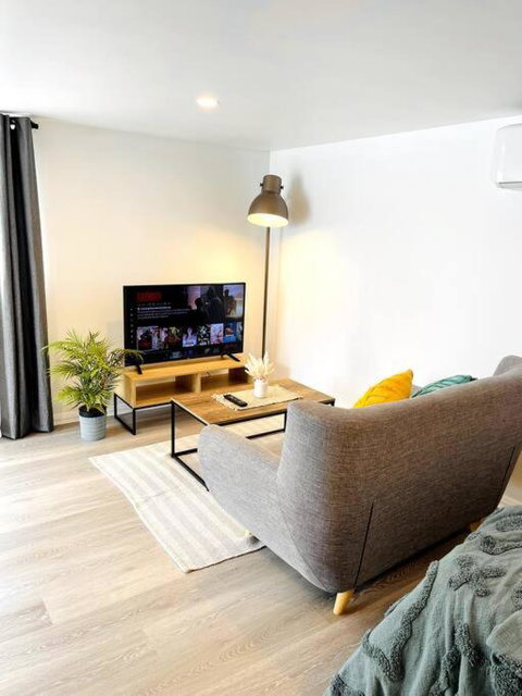 Newly Renovated Contemporary Private Studio Near Hobart CBD And Airport - Holiday Find 3