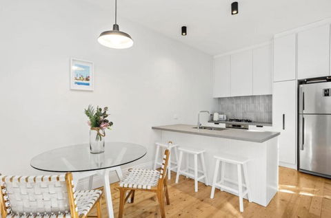 NEWLY RENOVATED LARGE 3.5 BDRM HOUSE! BEST OF MELB - Holiday Find 2