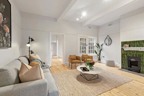 NEWLY RENOVATED LARGE 3.5 BDRM HOUSE! BEST OF MELB - Holiday Find 0