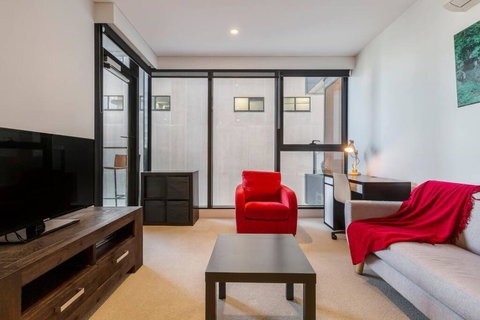 Nice 1 Bedroom Close To Albert Park Lake 02053 - Holiday Find 0