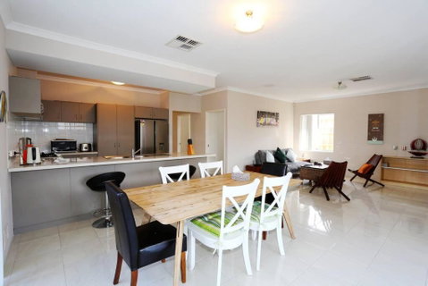 Nice And Neat House For Your Journey - Renovated - Holiday Find 0