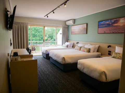 Nightcap At Hinterland Hotel Nerang - Holiday Find 1