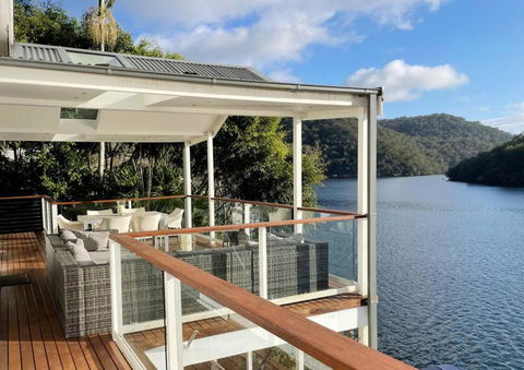 NINE At Berowra Waters, Luxury Waterfront With Hot Tub - Holiday Find 0