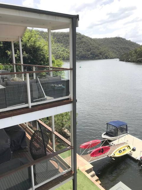 NINE At Berowra Waters, Luxury Waterfront With Hot Tub - Holiday Find 3