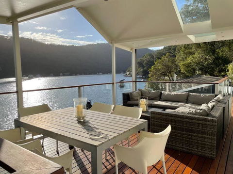 NINE At Berowra Waters, Luxury Waterfront With Hot Tub - Holiday Find 1