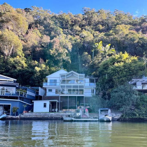NINE At Berowra Waters, Luxury Waterfront With Hot Tub - Holiday Find 2