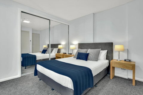 North Sydney Large Two Bedroom MIL2252402 - Holiday Find 2