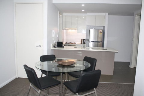 North Sydney Wyndel Apartments-MIL1005 - Holiday Find 2