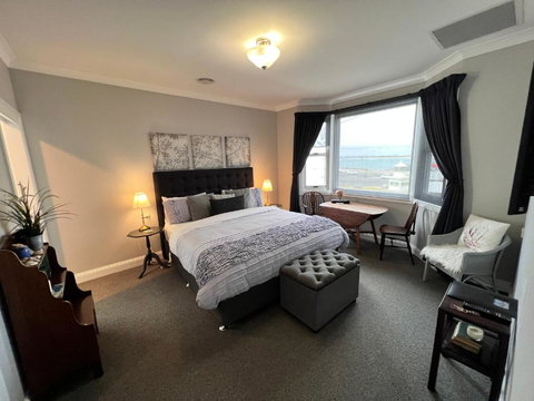 Number 10 -King Bed With Breakfast - Holiday Find 0