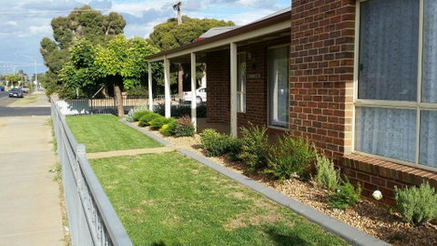 Numurkah Self Contained Apartments - The Mieklejohn - Holiday Find 2