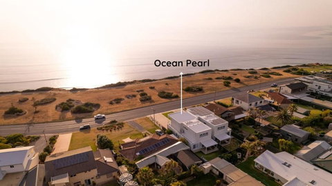 Ocean Pearl, Entire Home On The Esplanade - Holiday Find 2