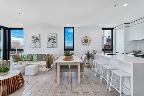 OPUS Apartment - Beach At Your Doorstep Short Walk To Light Rail - Holiday Find 3