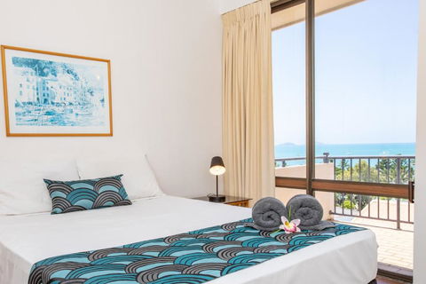 OCEAN VIEWS 10 - Holiday Find 3