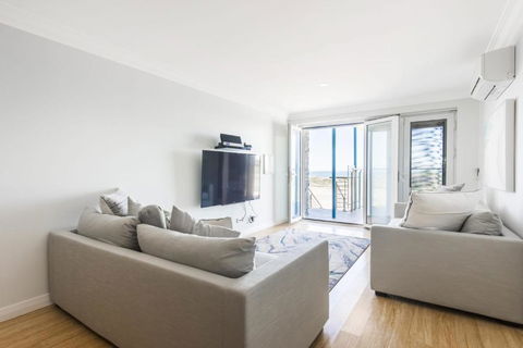 Oceans Waves - Luxury Apartment With Ocean Views - Holiday Find 3
