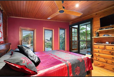 ONE OF A KIND Vacation Rental- Berkeley Vale - Holiday Find 1