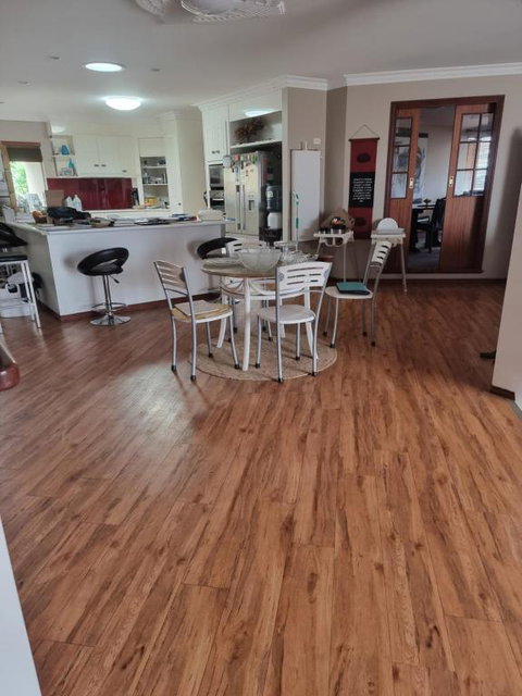 Open Plan Large Home - Holiday Find 0