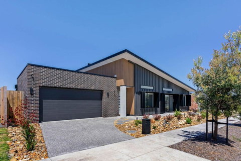 Opulence Cove - Holiday Find 1