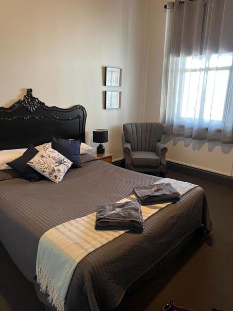 Oriental Hotel Tumut - Holiday Find 0