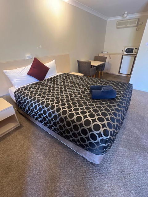 OVERLANDER MOTOR LODGE - Holiday Find 1