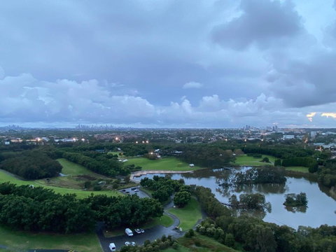 Parkside & City View In Sydney Olympic Park - Holiday Find 3