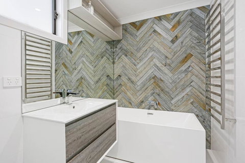 Panoramic Lakefront 6 BDRM Villa - Holiday Find 1