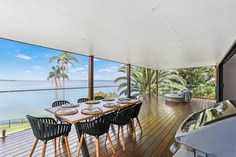 Panoramic Lakefront 6 BDRM Villa - Holiday Find 2