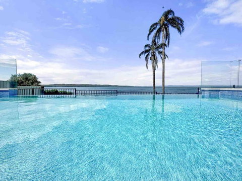 Panoramic Lakefront 6 BDRM Villa - Holiday Find 3