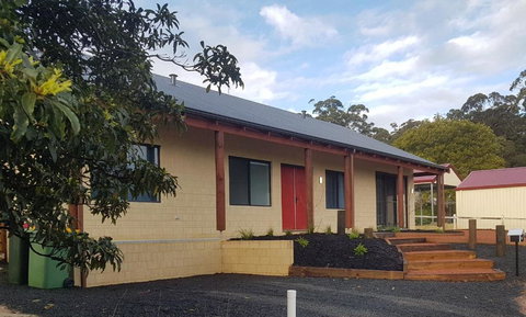 Pemberton Japanese Garden Studio - Holiday Find 0