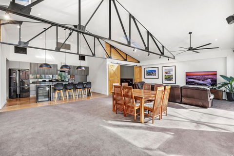 Platinum Precinct - The Penthouse - Holiday Find 3