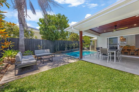 Pet Friendly Holiday Home With Pool On Alex - Holiday Find 3