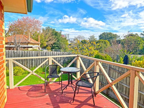 Pet-Friendly Retreat 2BR Ringwood Prime Location - Holiday Find 0