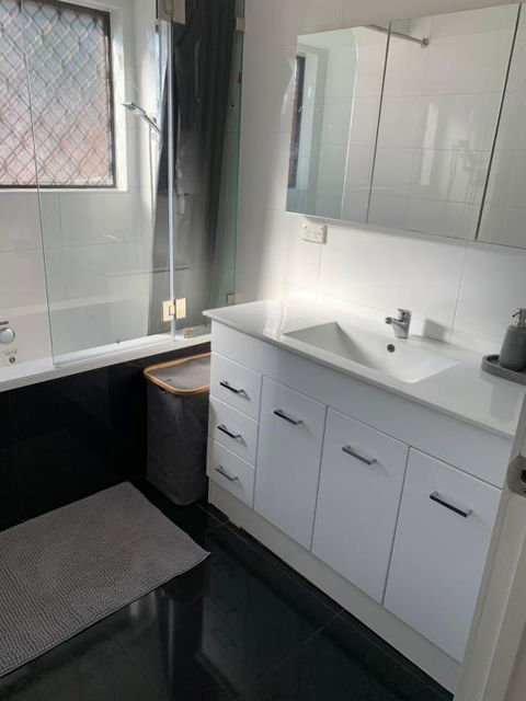 Pets Welcome Central And Convenient - Holiday Find 2