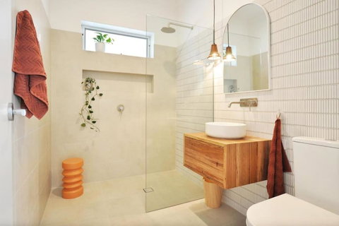 Pine At Arlos Glenelg South - Holiday Find 2