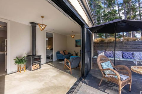 Pine Beach Guest House In The Heart Of Balnarring - Holiday Find 1