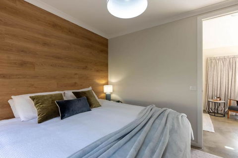Pine Beach Guest House In The Heart Of Balnarring - Holiday Find 3
