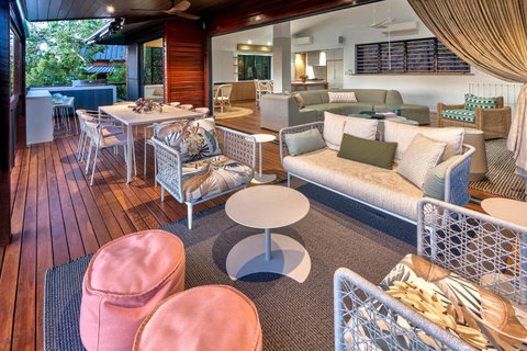 Point Blue On Hamilton Island By HIHA - Holiday Find 3