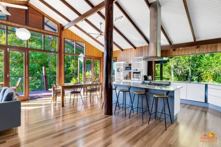 Pole Home In Paradise @ Kuranda - Holiday Find 1