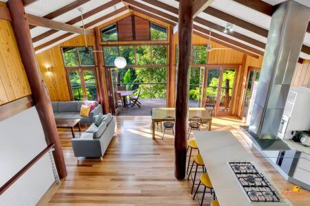 Pole Home In Paradise @ Kuranda - Holiday Find 2