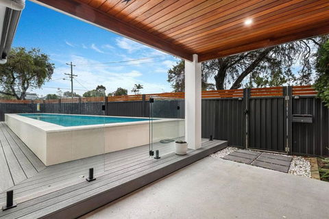 Pool House Hideaway - Holiday Find 1