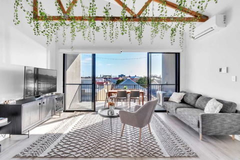 Portside Paradise - Steps Away From The Port - Holiday Find 0