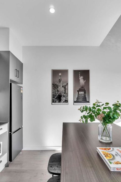 Portside Paradise - Steps Away From The Port - Holiday Find 1