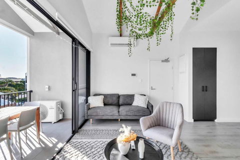 Portside Paradise - Steps Away From The Port - Holiday Find 3