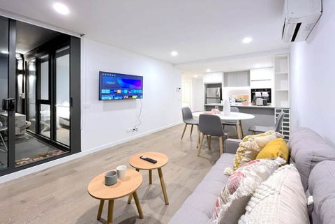 Pride Moonee Ponds 1B2B Nest - Holiday Find 1