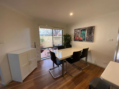 Quiet 2 Bedroom Apt In The Heart Of Old Kingston - Holiday Find 1