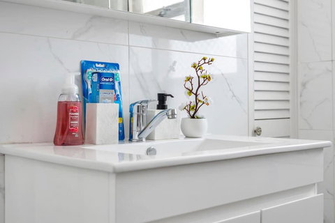 Quiet Elevated Serene Home (Top) - Holiday Find 1