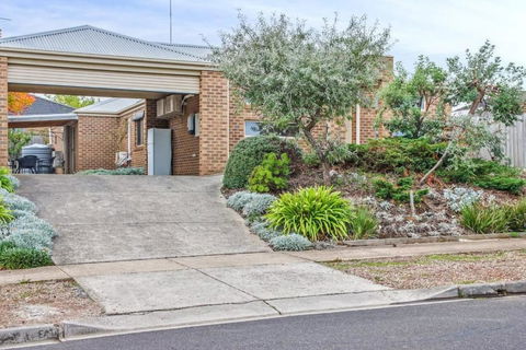Reconnect On Daly I Epworth And Deakin - Holiday Find 0