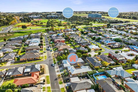 Reconnect On Daly I Epworth And Deakin - Holiday Find 3
